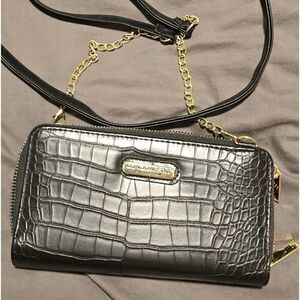 London Fog Womens Faux Leather Croc Crossbody Wallet Purse With Gold Chain & Zip
